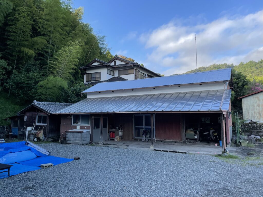 納屋リフォーム前の外観全景（ビフォー）