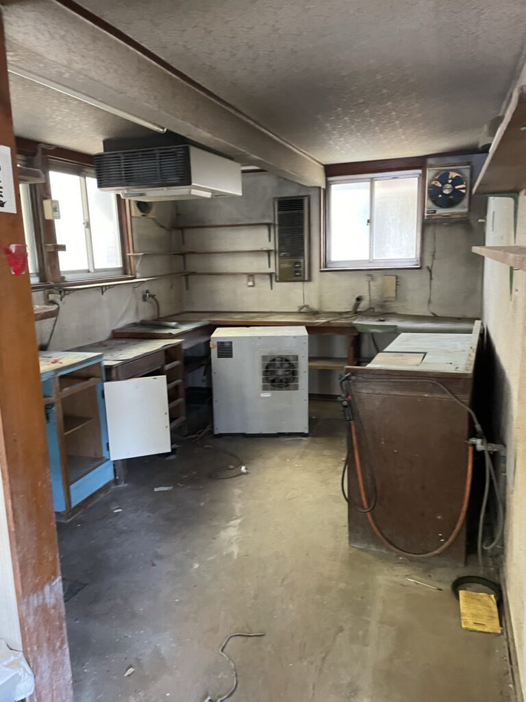 リフォーム前の納屋内装。仕事場