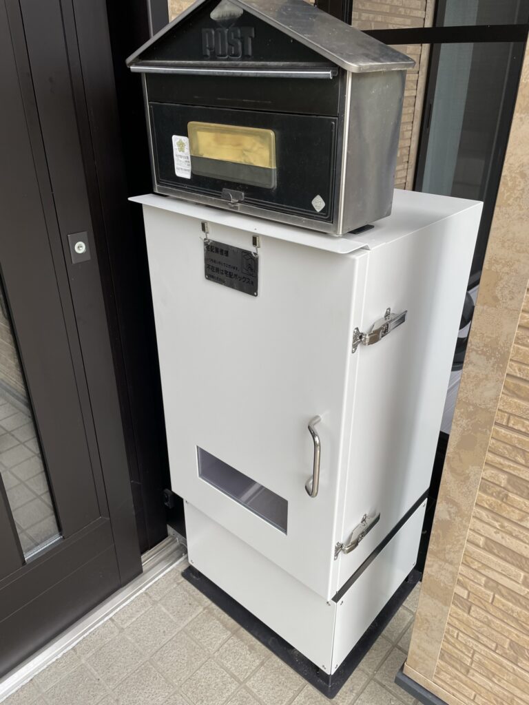 自作宅配ボックス（外観／内部）