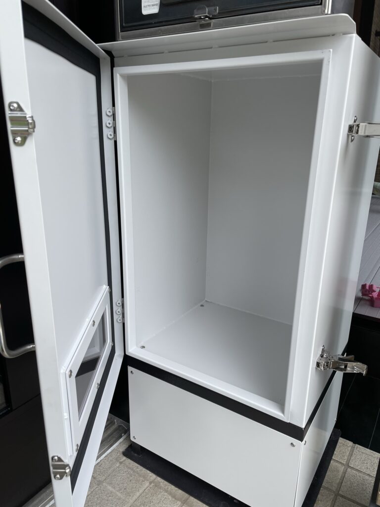 宅配ボックス内部