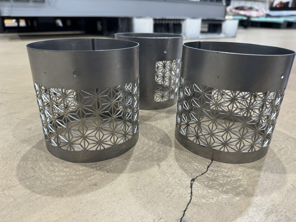 レーザーカット済みの鉄シェード素地（麻の葉）