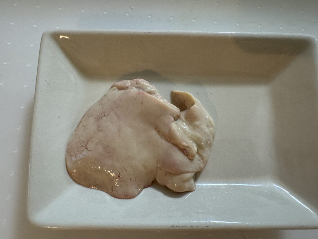 下処理したカワハギの肝（アップ）