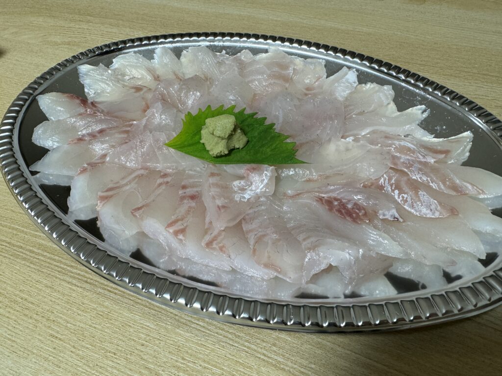 マダイ薄造りの盛り付け